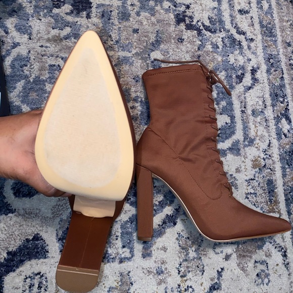 Lace up pointed toe boots - Picture 4 of 4